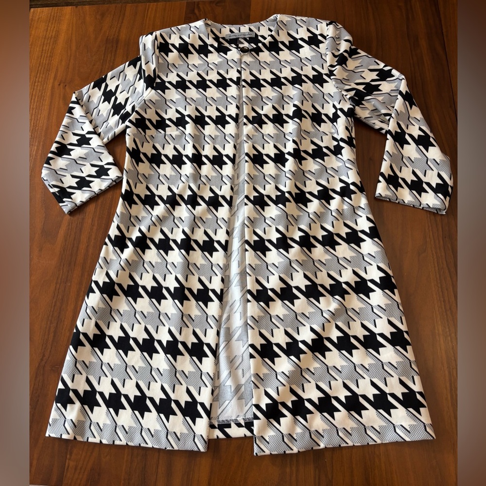 Danny and Nicole Women Size 8 Black and Cream Houndstooth Sheath Jacket Dress